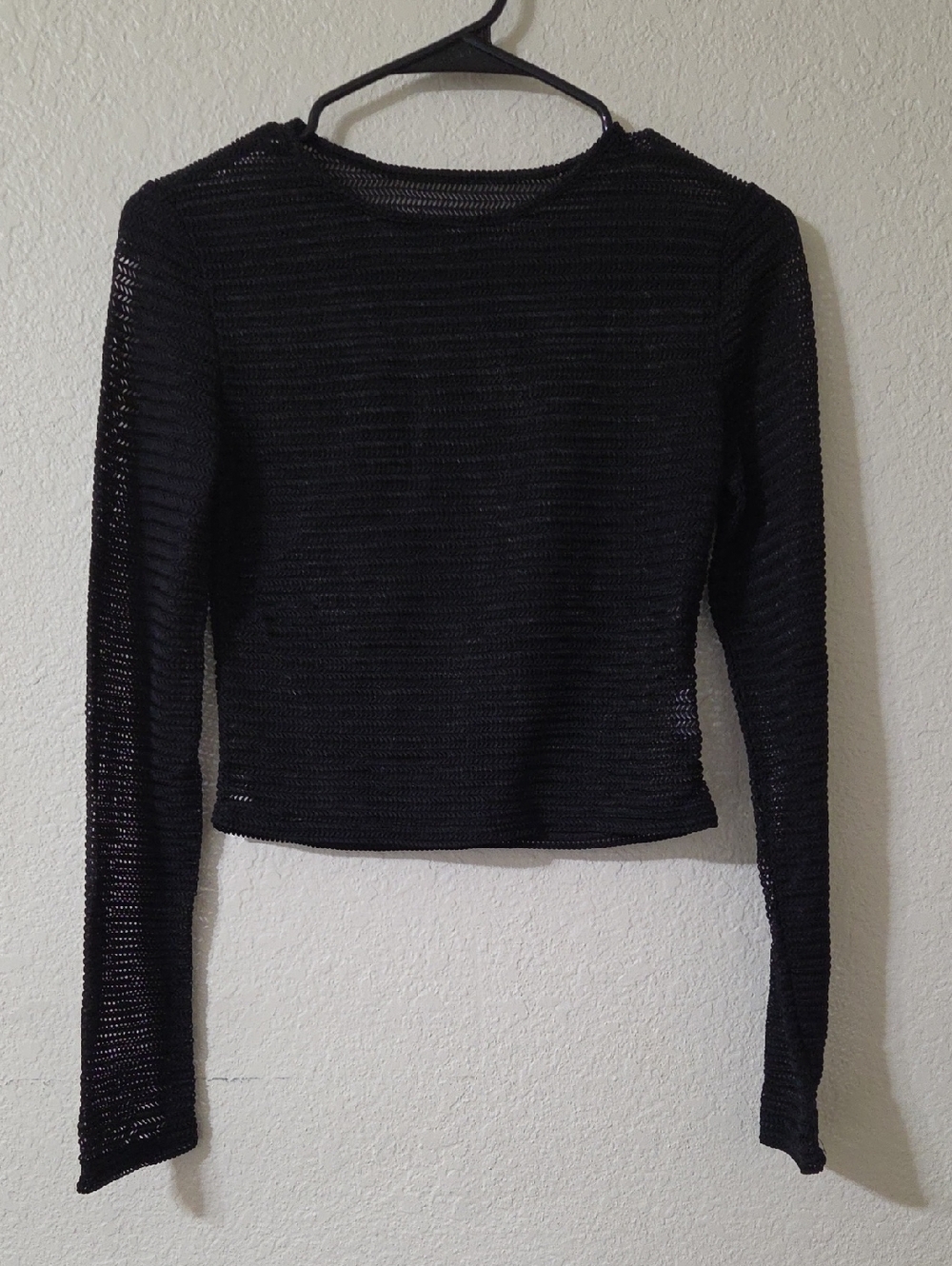 Women’s Black Long-Sleeve Mesh Top - Casual Cropped Style